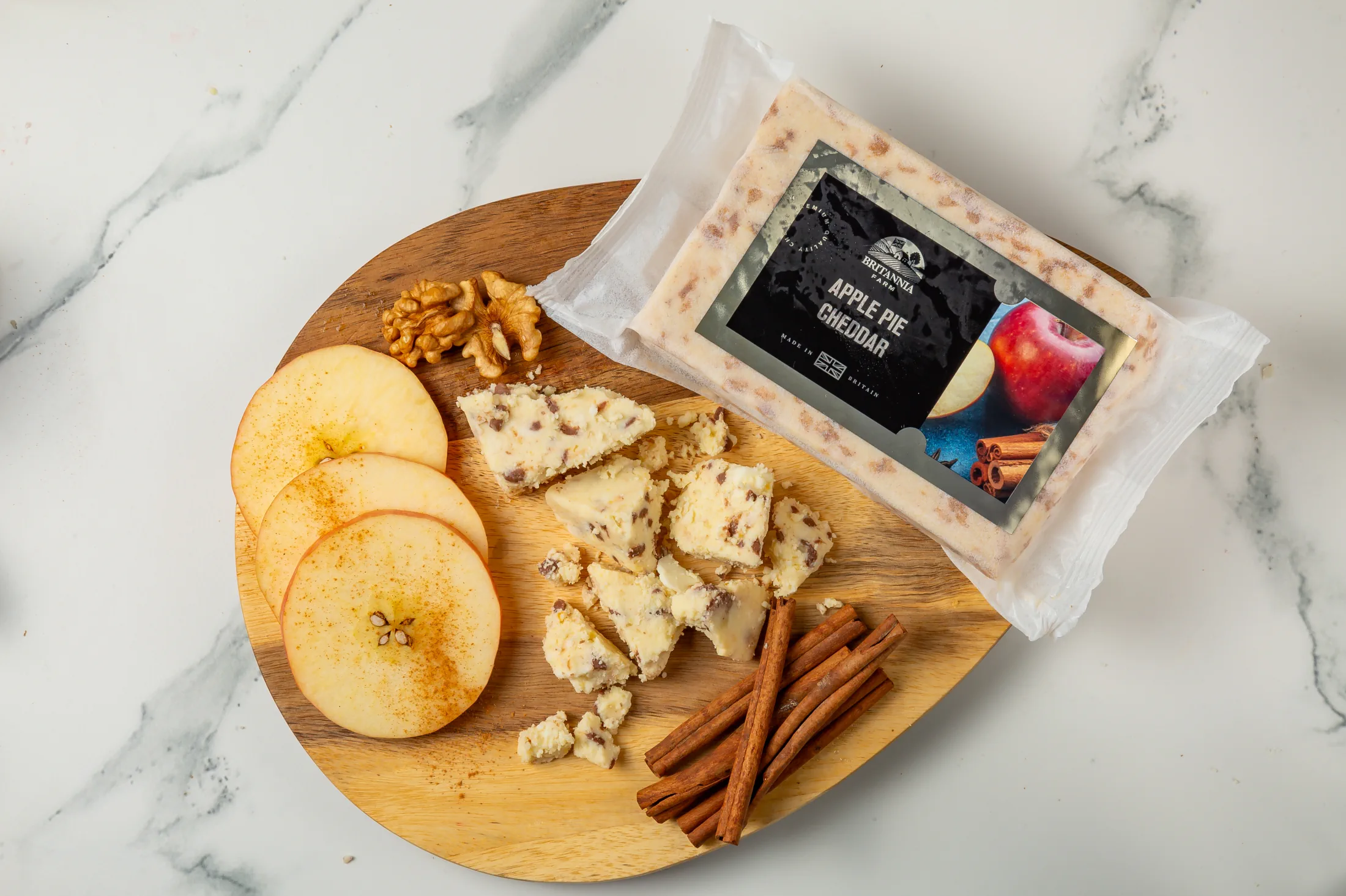 Apple Pie Cheddar cheese with apple and spice notes – British dessert cheddar